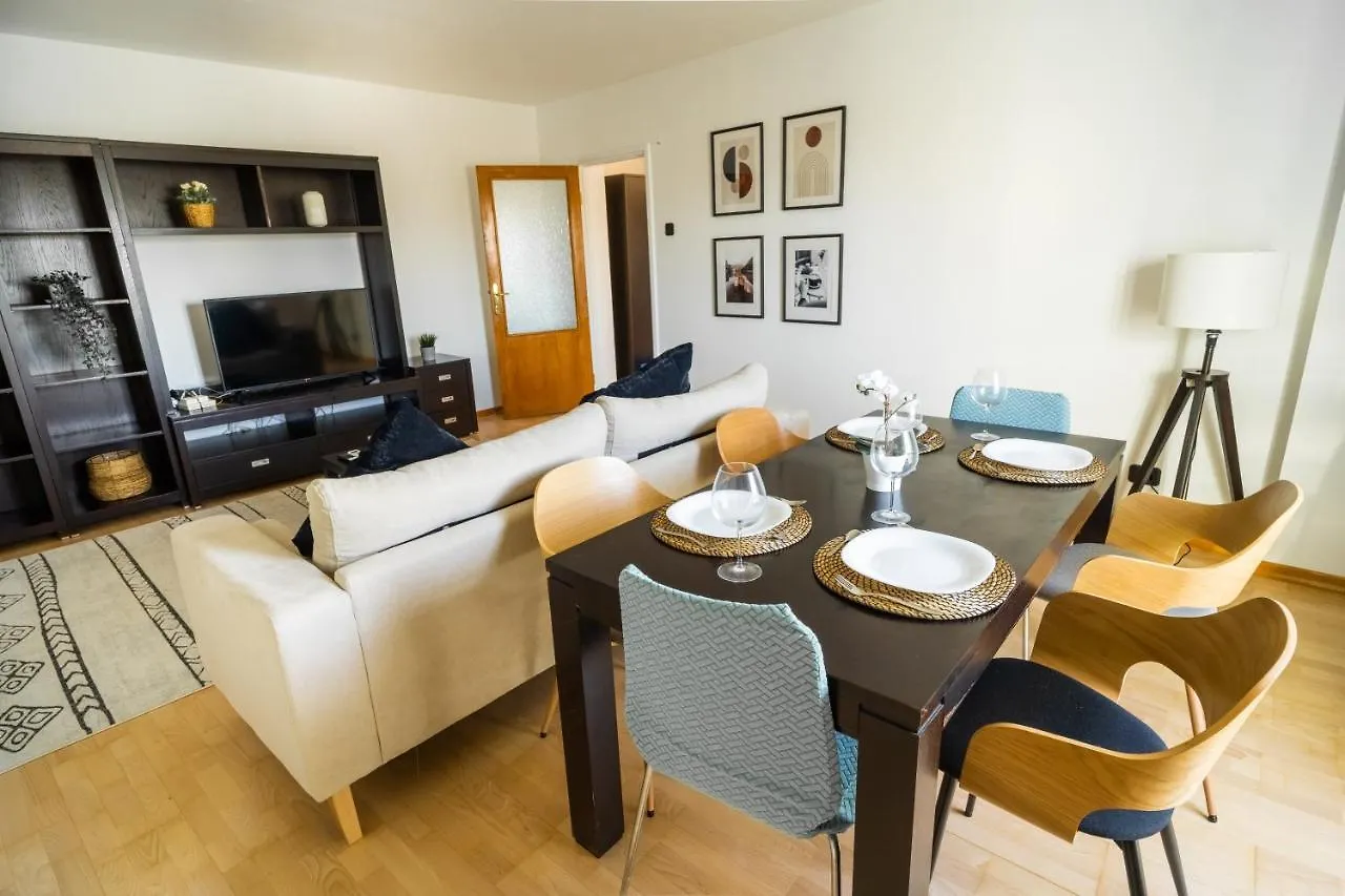 City Center Apartment With Skyline View Bukarest