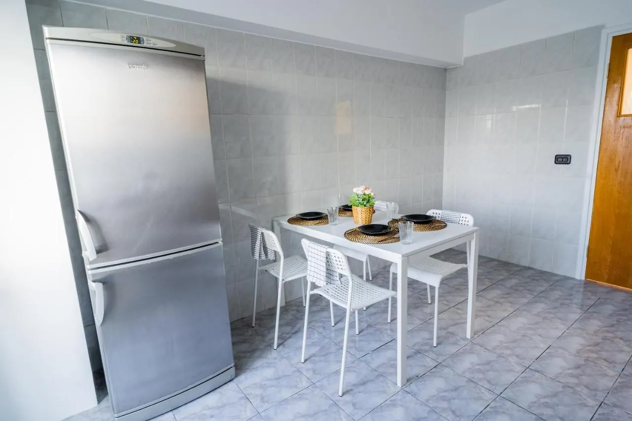 City Center Apartment With Skyline View Bukarest
