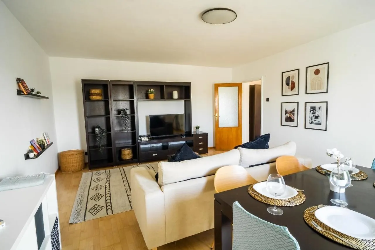 City Center Apartment With Skyline View Bukarest Románia