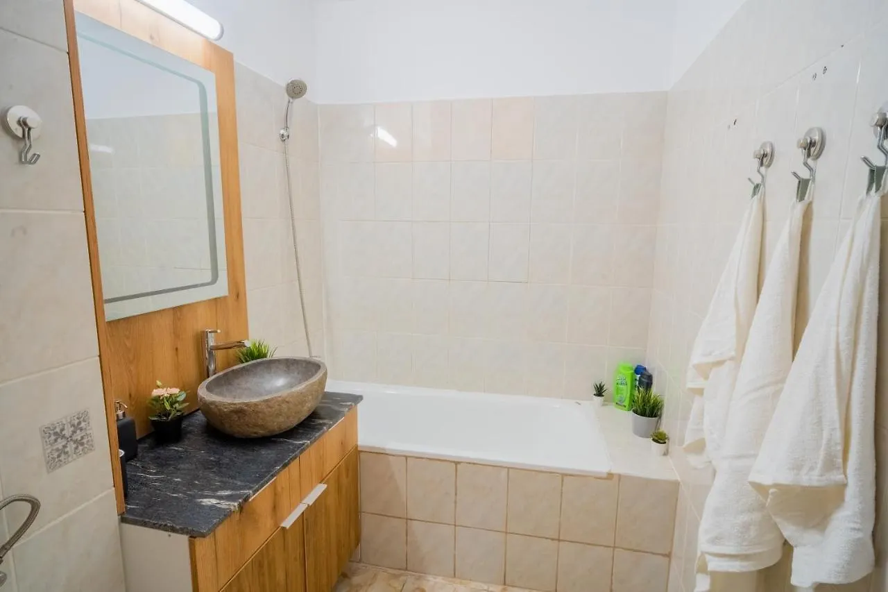 בוקרשט City Center Apartment With Skyline View